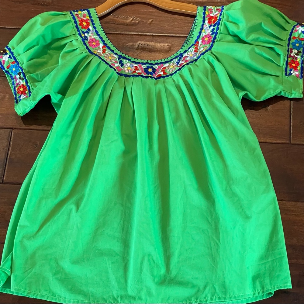 - Mexicana embroidered blouse M
